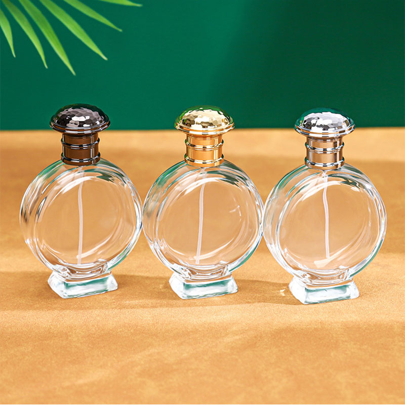 Perfume Fragrance Base - ขวดสเปรย์น้ำหอมแบบเติมได้ขนาด 100 มล. ตัวขวดทรงกลมแบนที่มีเอกลักษณ์พร้อมฐานสี่เหลี่ยมที่มั่นคง ใช้งานสะดวกสำหรับพกพา